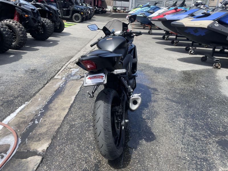 Used 2025 Yamaha YZF-R3 ABS Image 11