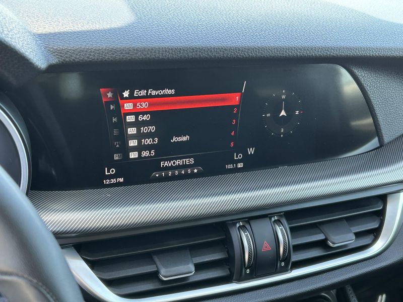 2019 Alfa Romeo Stelvio Image 22
