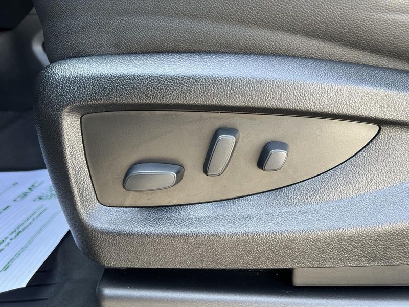 2020 Gmc Yukon SLT photo 19