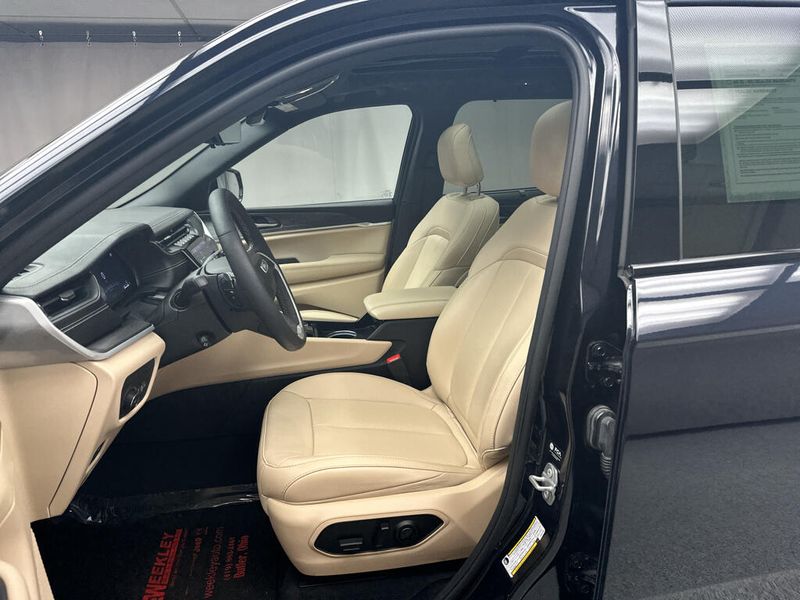 Used 2024 Jeep Grand Cherokee LimitedImage 6