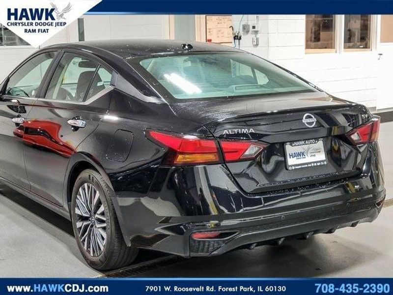 2024 Nissan Altima 2.5 SV photo 2