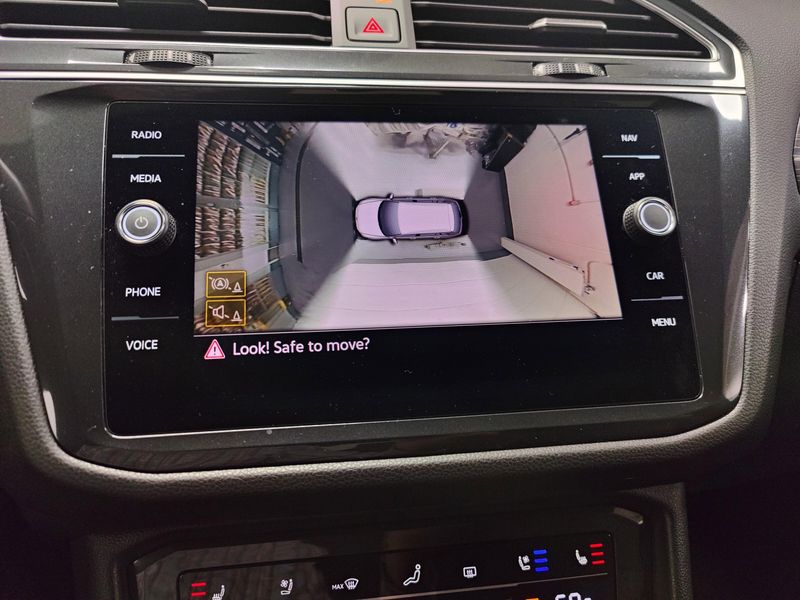 Used 2024 Volkswagen Tiguan AWD SEL R-Line w/Sunroof/NavImage 28