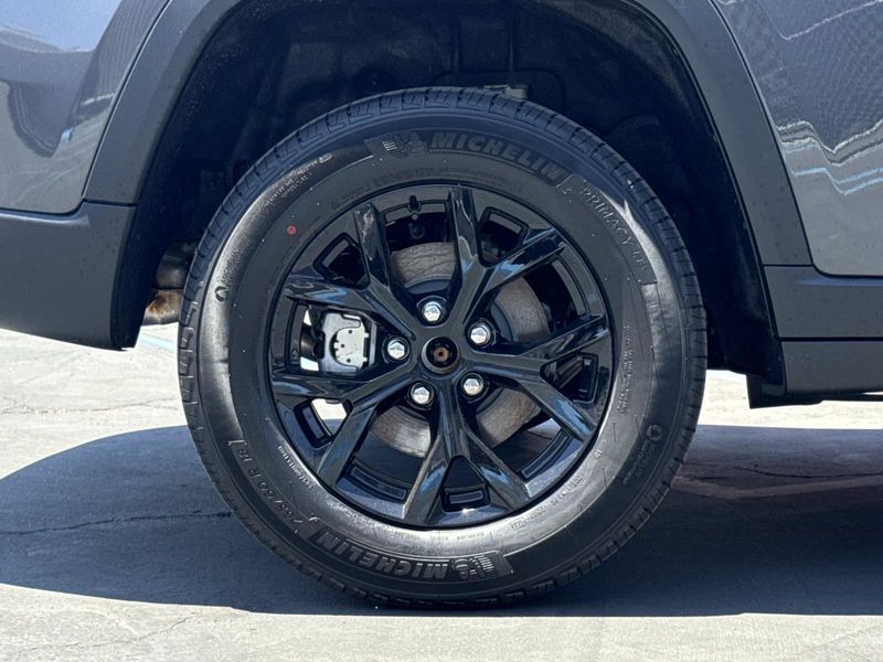 New 2026 Jeep Grand Cherokee Laredo Altitude 4x2