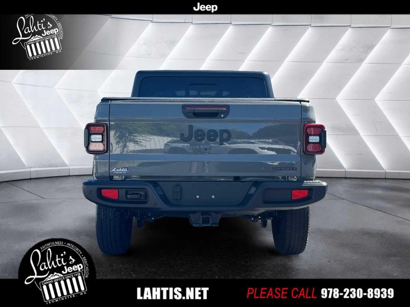 2021 Jeep Gladiator Sport S photo 4