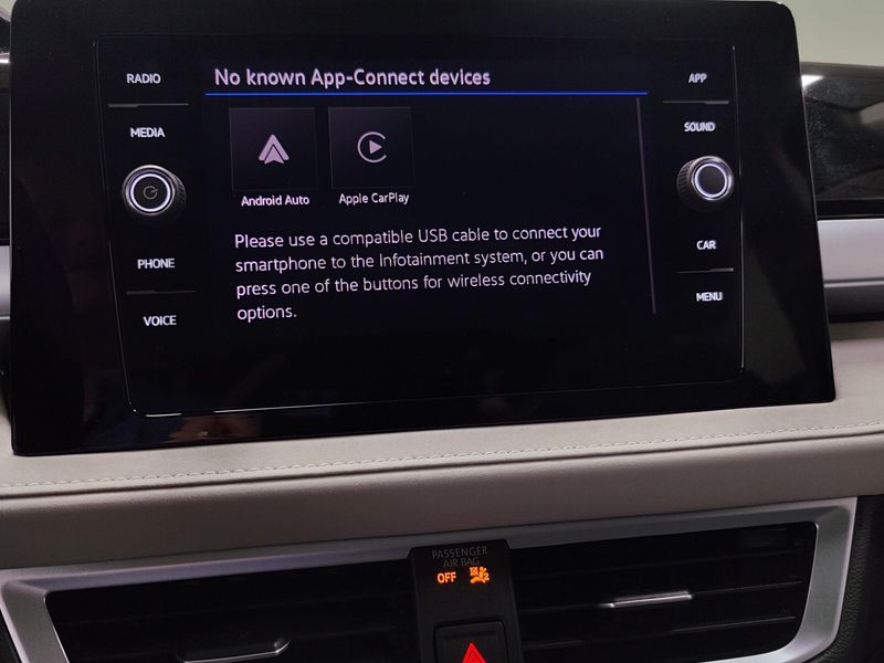Used 2025 Volkswagen Taos SE AWD w/SunroofImage 21