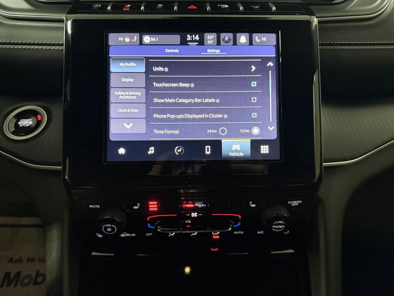 Used 2024 Jeep Grand Cherokee AltitudeImage 35