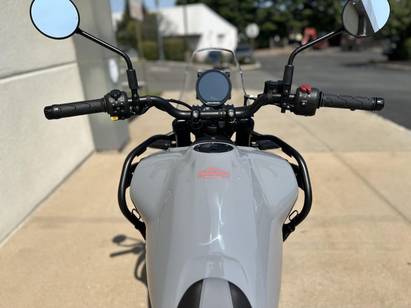 2025 Royal Enfield HimalayanImage 5