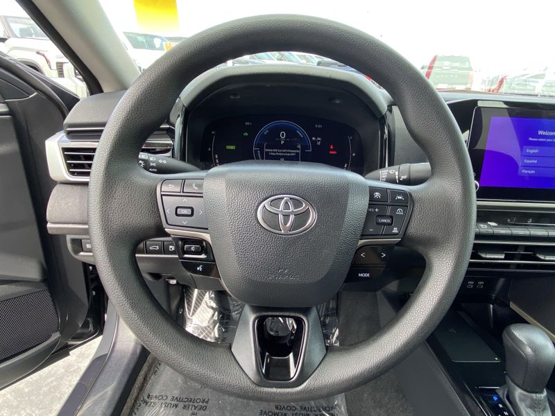 2025 Toyota Camry LEImage 33