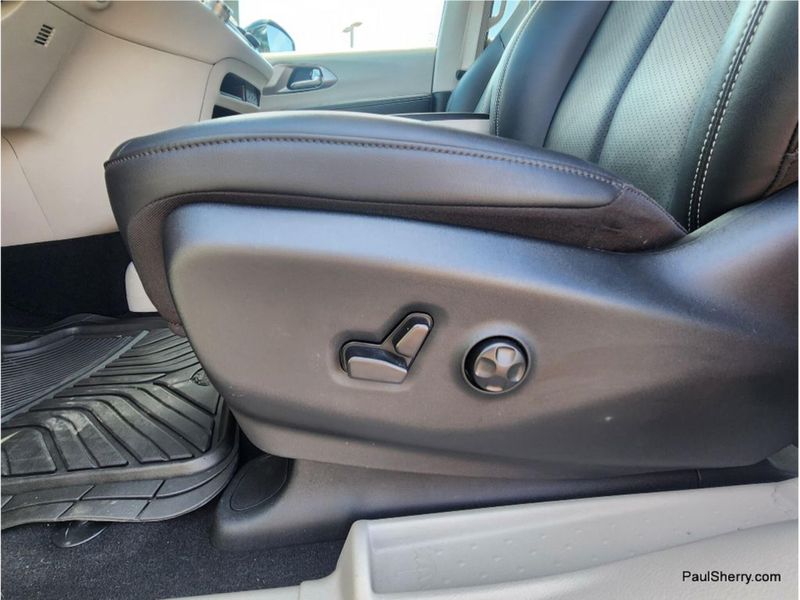 Used 2024 Chrysler Pacifica Touring L