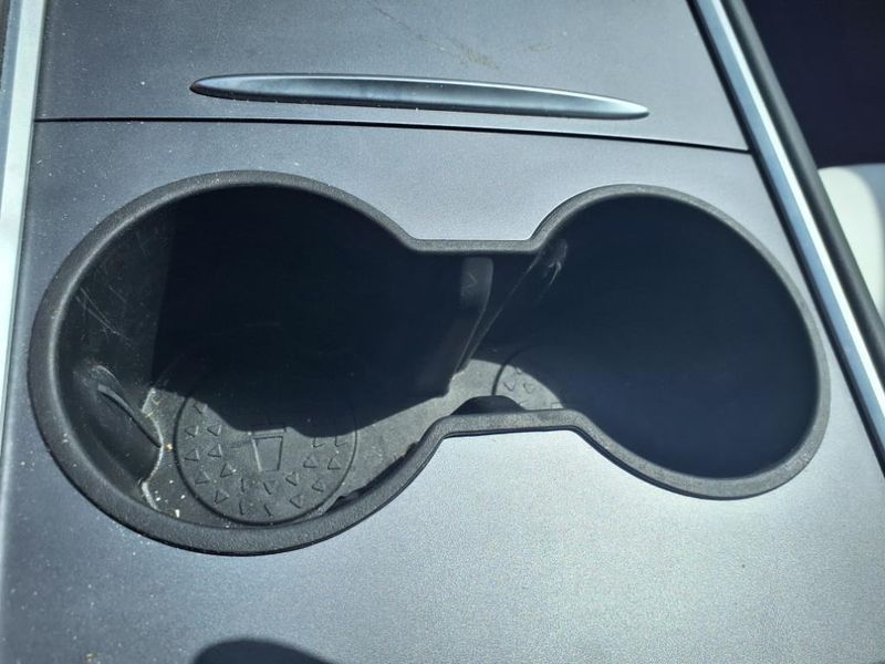 2023 Tesla Model Y Long RangeImage 24