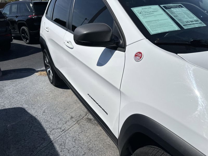 2018 Jeep Cherokee Trailhawk photo 3