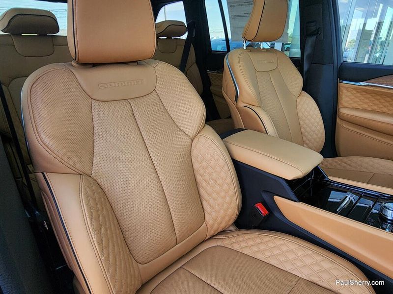 New 2026 Jeep Grand Cherokee Summit 4x4