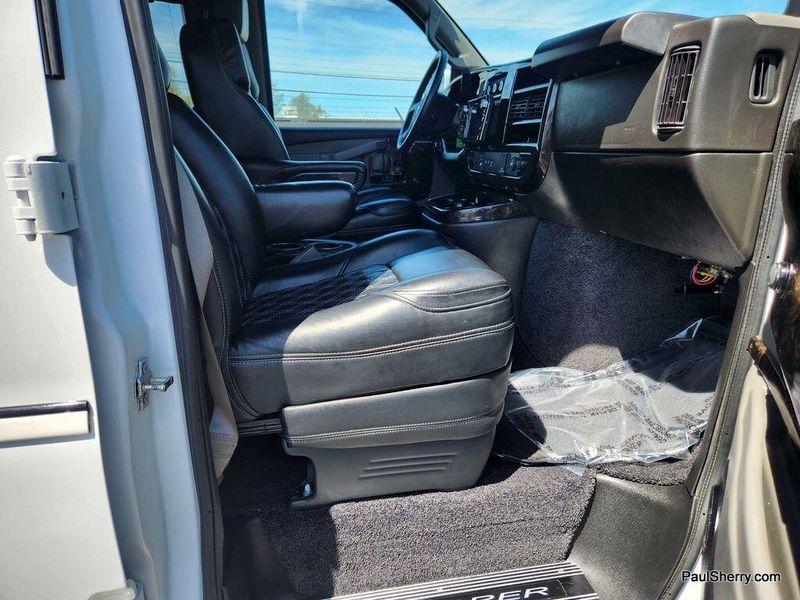 2023 Chevrolet Express Image 31