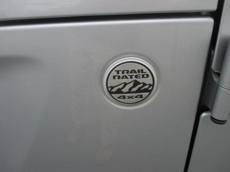Used 2023 Jeep Gladiator OverlandImage 12