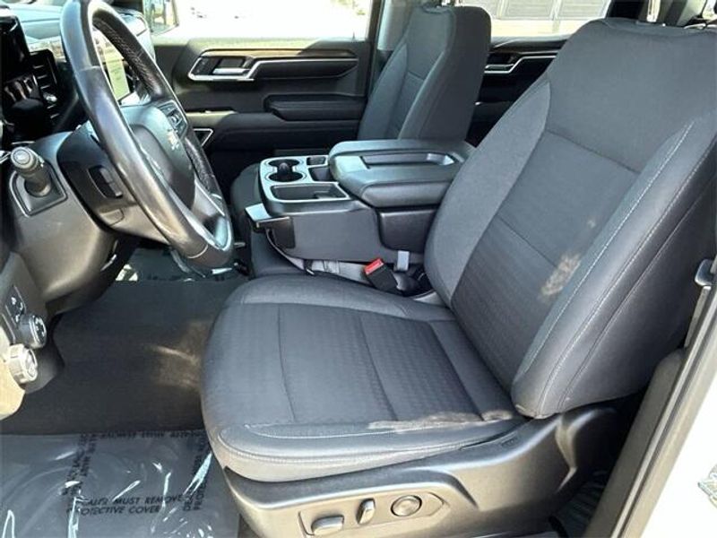 2022 Chevrolet Silverado LT photo 18