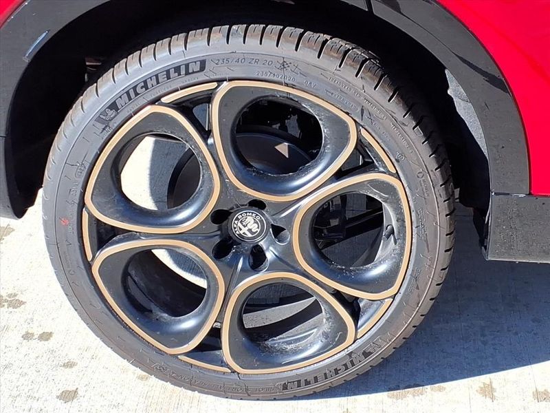 New 2025 Alfa Romeo Tonale IntensaImage 6