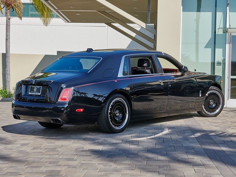 2024 Rolls-Royce Phantom Image 2
