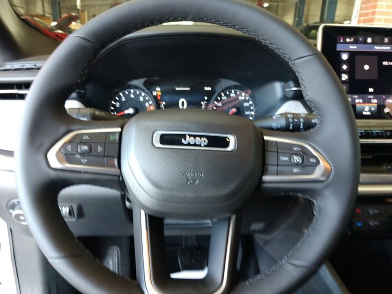 2023 Jeep Compass Latitude Lux 4x4Image 14