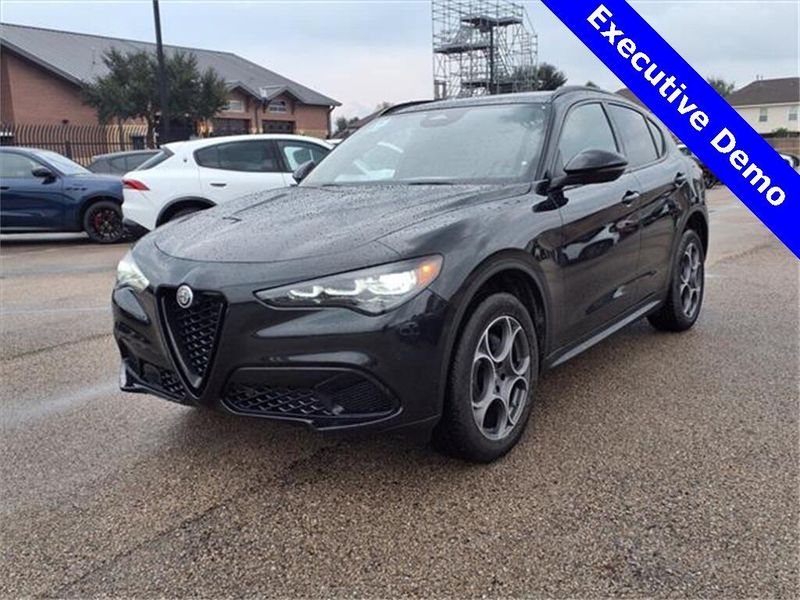2025 Alfa Romeo Stelvio Image 2