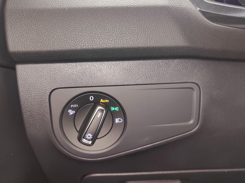 Used 2024 Volkswagen Tiguan AWD SEL R-Line w/Sunroof/NavImage 33