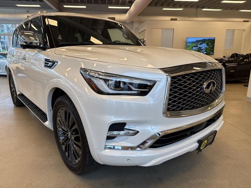 2022 INFINITI QX80 SensoryImage 2