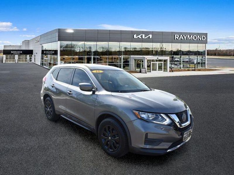 Used 2018 Nissan Rogue SImage 1