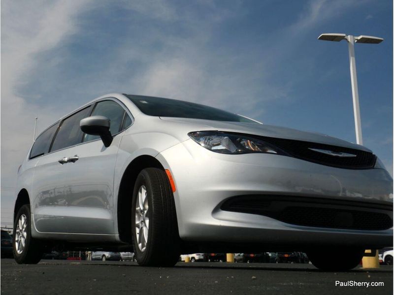 2023 Chrysler Voyager LXImage 28