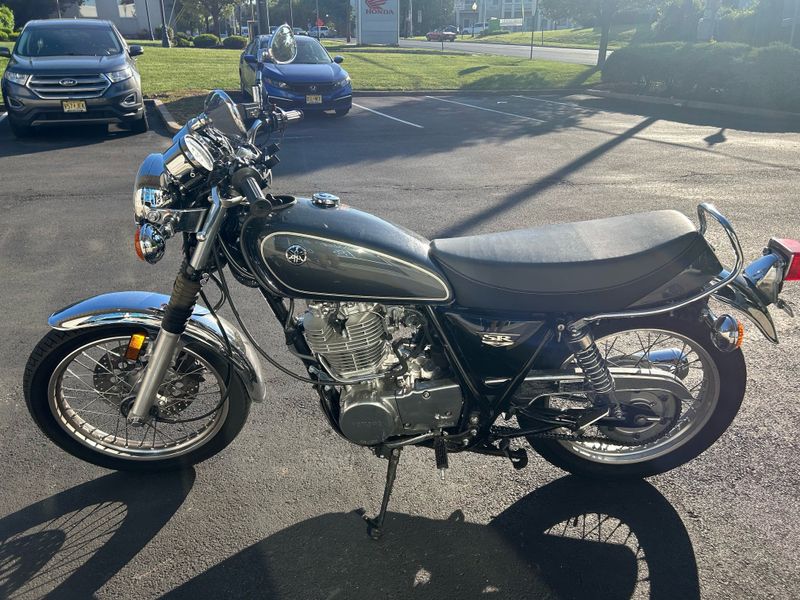 2015 Yamaha SR400 BaseImage 2