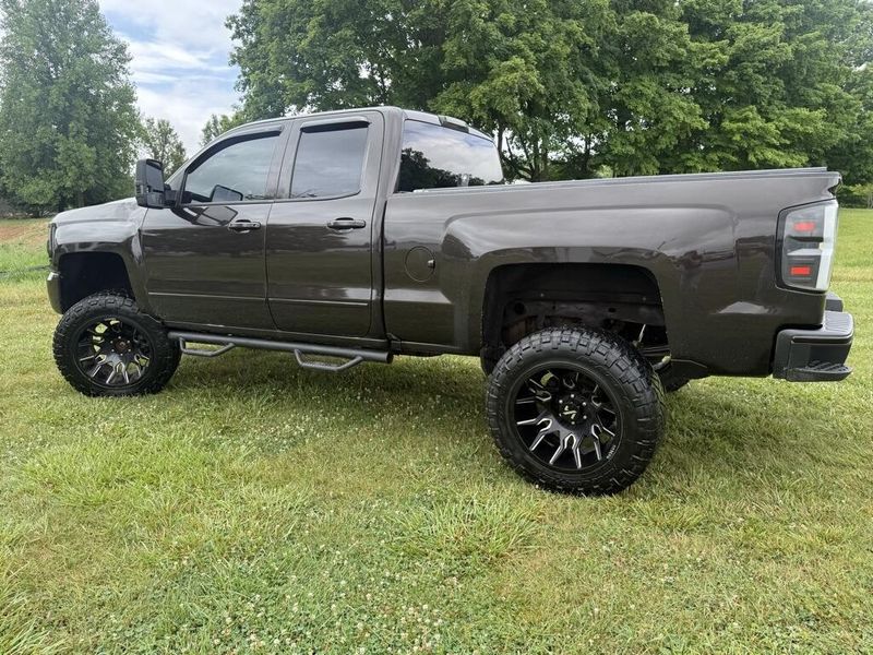 2018 Chevrolet Silverado 1500 LT photo 5