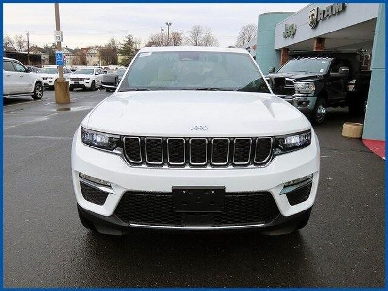 2024 Jeep Grand Cherokee 4xe Base 4xe in a Bright White Clear Coat exterior color and Wicker Beige/Blackinterior. Papas Jeep Ram In New Britain, CT 860-356-0523 papasjeepram.com 