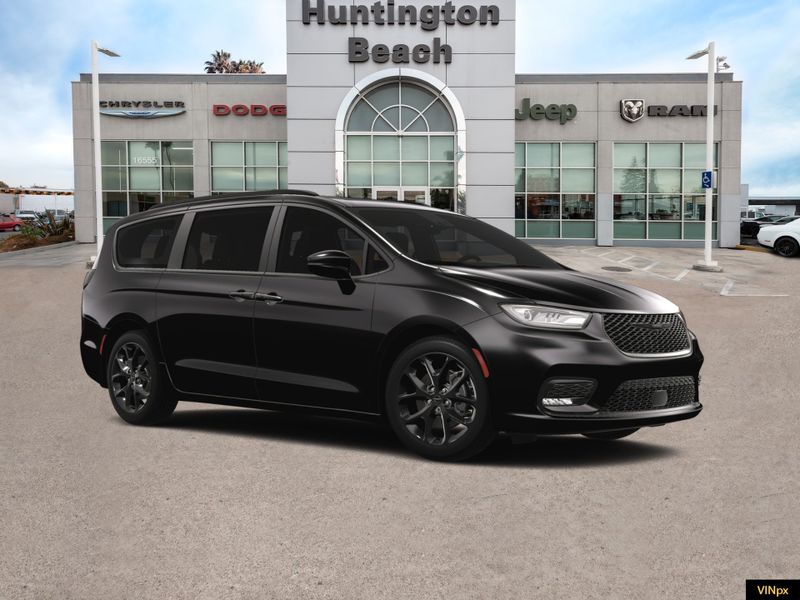 2023 Chrysler Pacifica Limited AWDImage 11