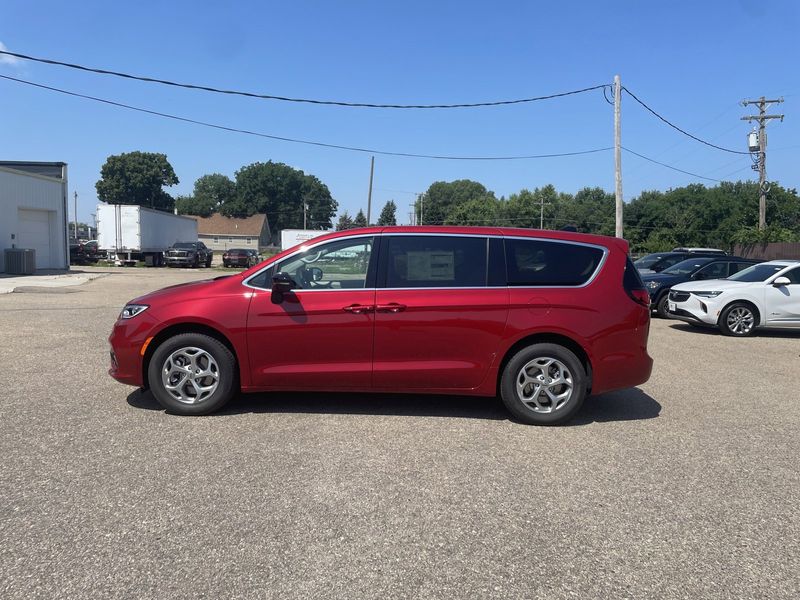 2024 Chrysler Pacifica Limited AwdImage 5