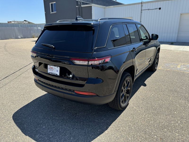 2024 Jeep Grand Cherokee Altitude X 4x4Image 8