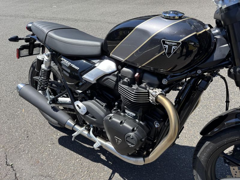 2025 Triumph Speed Twin 900 - PHANTOM BLACK 