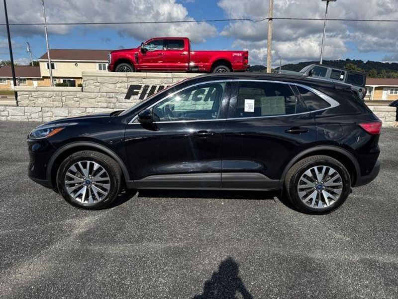 2021 Ford Escape Titanium photo 2