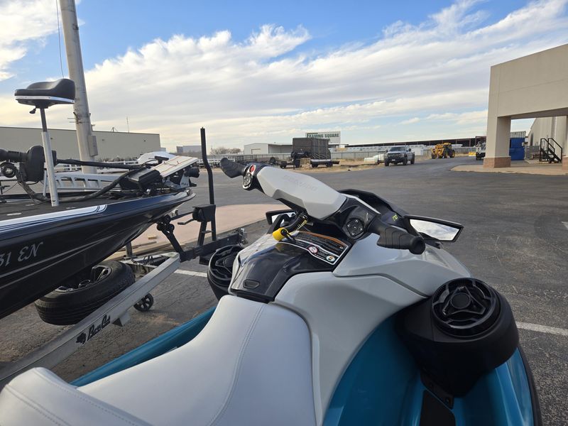 2025 SEADOO GTI SE 170 WITH SOUND SYSTEM IDF TEAL BLUE AND MANTA GREEN Image 12