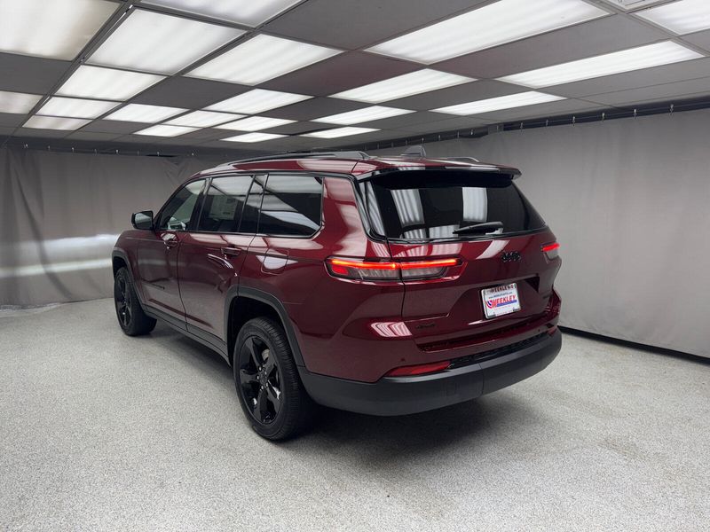 2025 Jeep Grand Cherokee L Limited 4x4Image 2