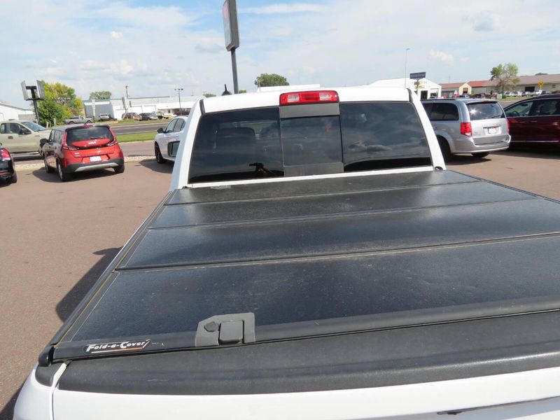 Used 2015 RAM 1500 Laramie 4x4 4dr Crew Cab 5.5 ft. SB PickupImage 8