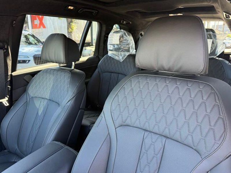 New 2026 BMW X7 xDrive40iImage 19