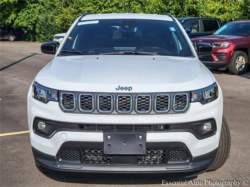 2024 Jeep Compass Latitude photo 3