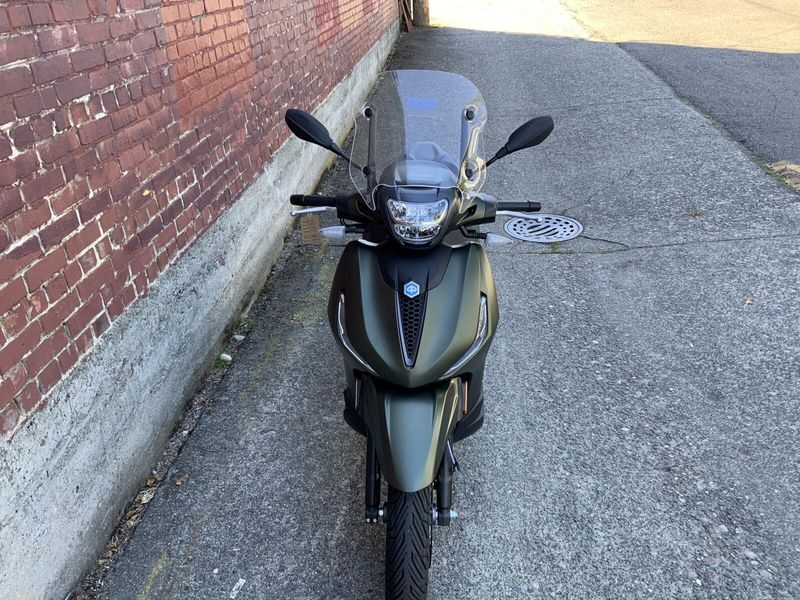 New 2024 PIAGGIO BEVERLY 400 HPE 