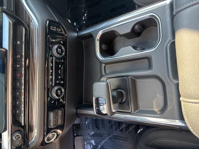 2024 Chevrolet Silverado 1500 RST photo 21