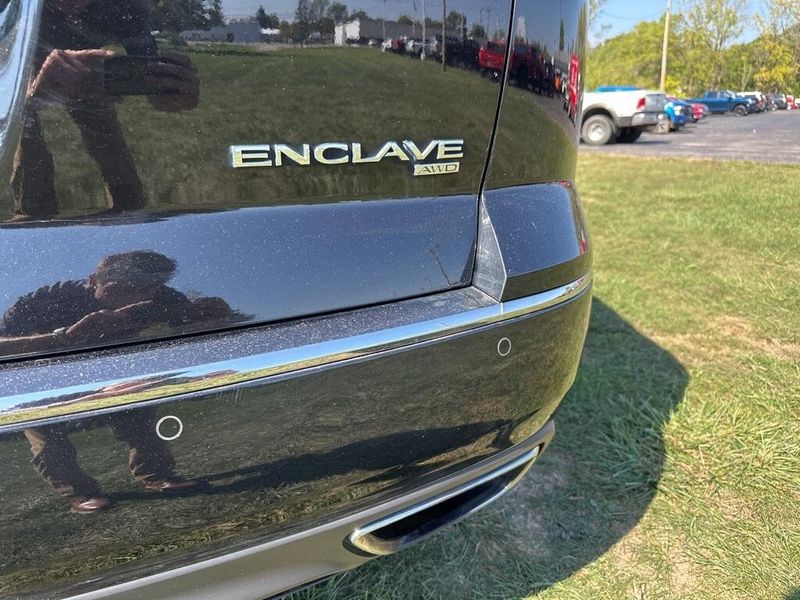 2017 Buick Enclave Premium photo 2