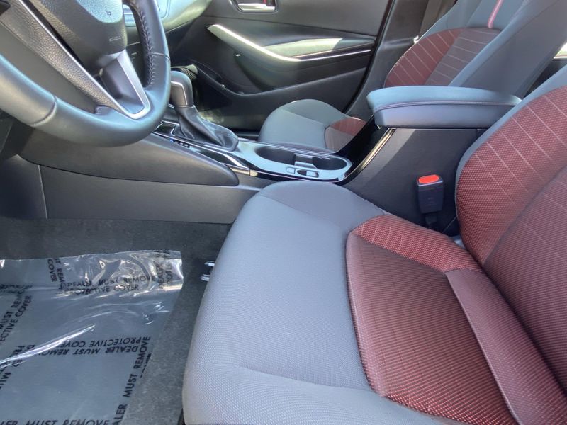 Used 2025 Toyota Corolla SEImage 17