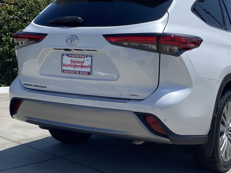 New 2023 Toyota Highlander PlatinumImage 4