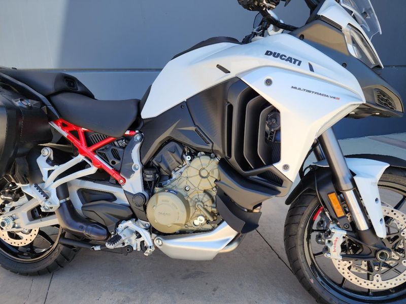 2023 Ducati MULTISTRADA V4 S TRAVEL & RADAR  in a ICEBERG WHITE exterior color. Del Amo Motorsports of South Bay (619) 547-1937 delamomotorsports.com 