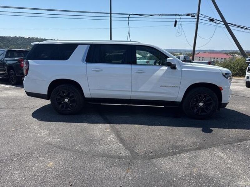 2024 Chevrolet Suburban LS photo 4