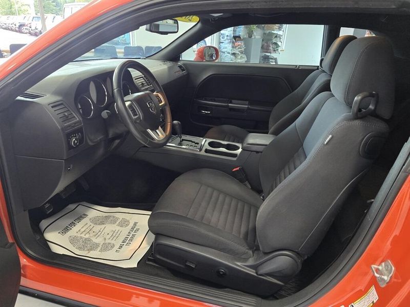 2013 Dodge Challenger R/T photo 8