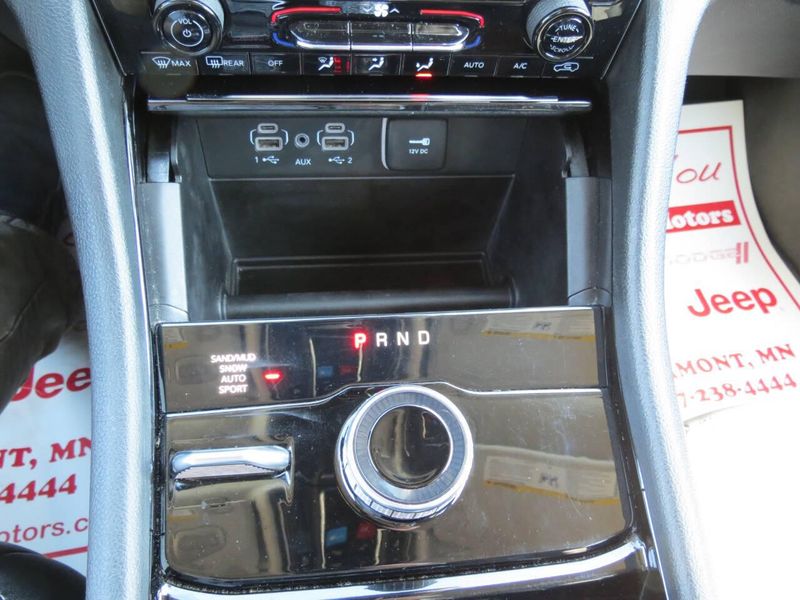 Used 2023 Jeep Grand Cherokee L Limited 4x4 4dr SUVImage 16