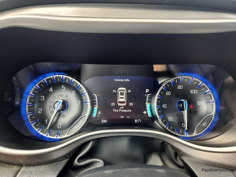 New 2025 Chrysler Voyager LXImage 45